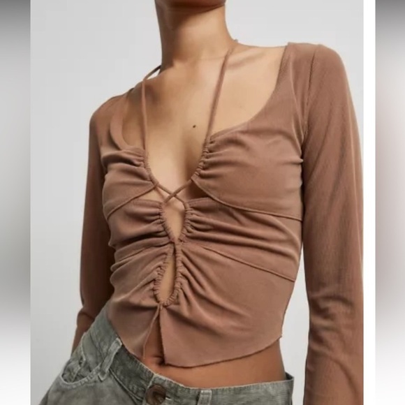 Urban Outfitters Tops - URBAN OUTFITTERS ELENA DRAWSTRING CUTOUT TOP XS